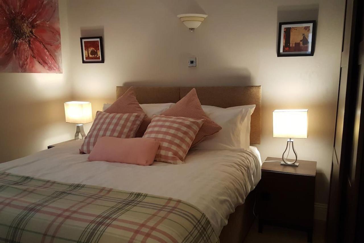 Villa Thornhill House - Historic 5 Bedroom 5 Ensuite *