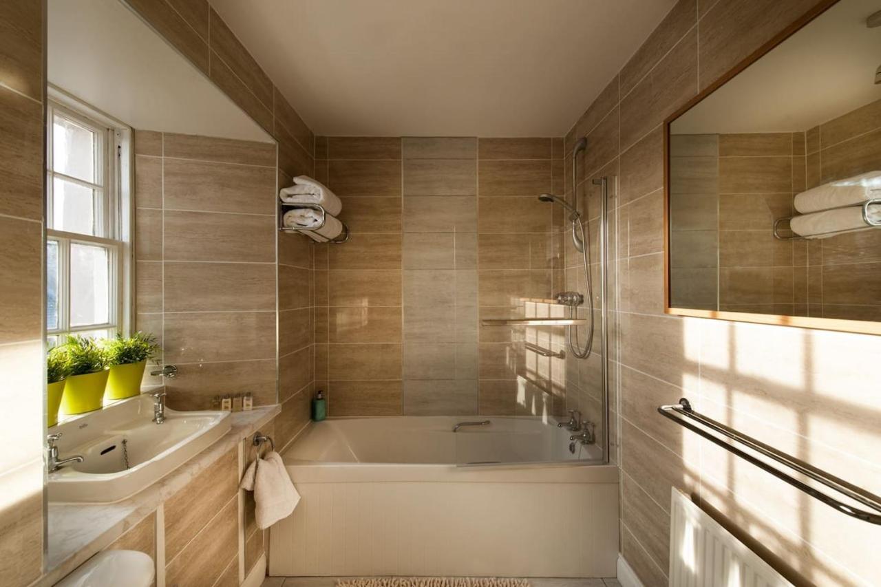 Thornhill House - Historic 5 Bedroom 5 Ensuite Villa Stirling